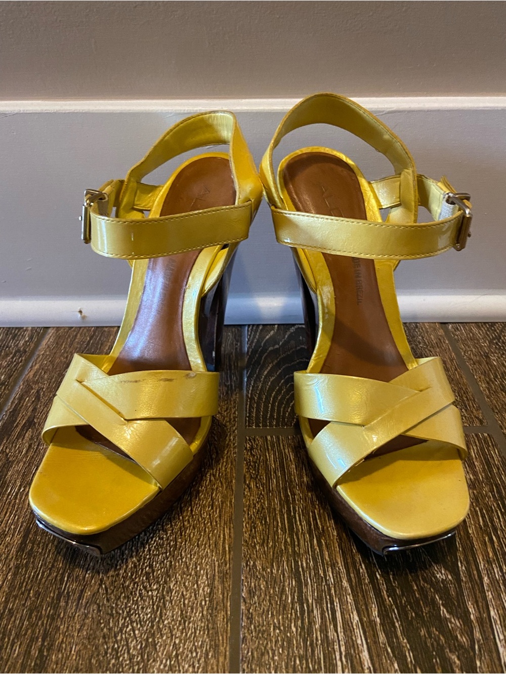 Vtg Aldo Yellow Leather Platform Heels